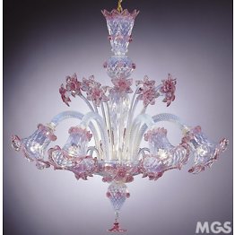 Kronleuchter aus Opal-Glas und rosa Deko Licht auf fünf