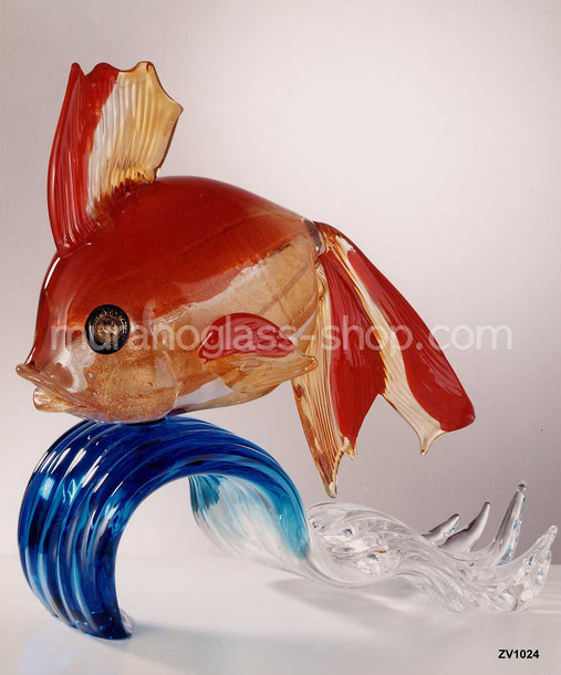 Goldfisch, Red fish on wave