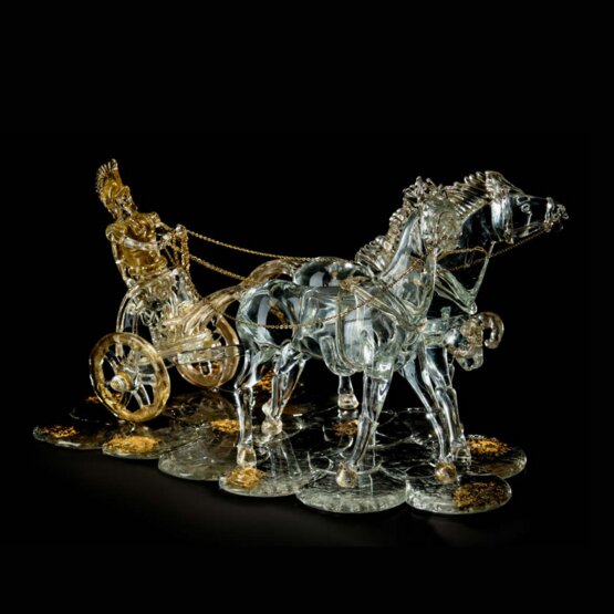Streitwagen mit Pferden, Streitwagen aus Kristall und 24 Karat Gold mit Pferden auf Sockel