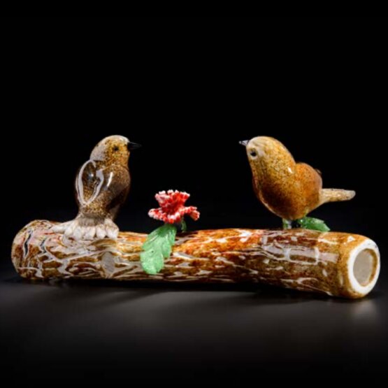 Spatz, Kleine Vögel auf Stamm mit Blume