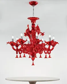 Red Kronleuchter um acht Lichter