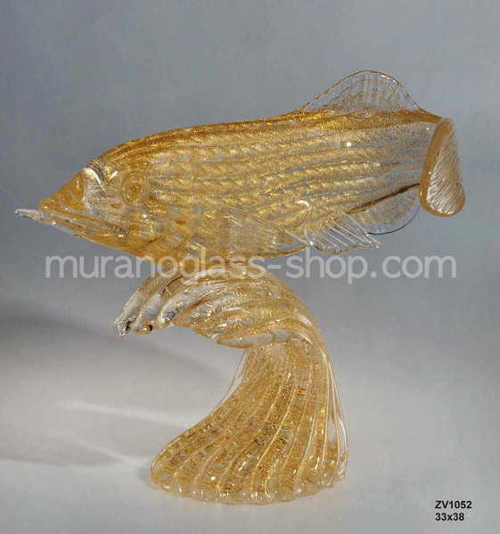 Fisch mit goldener Verzierung, Arapaima Fische